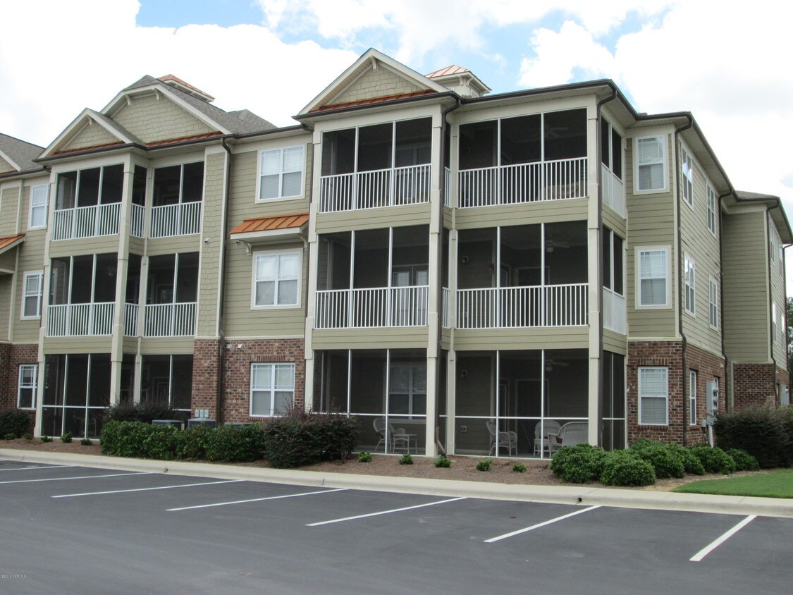 Foto principal - 395 S Crow Creek Dr
