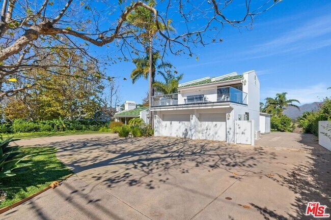 Foto del edificio - 29417 Bluewater Rd