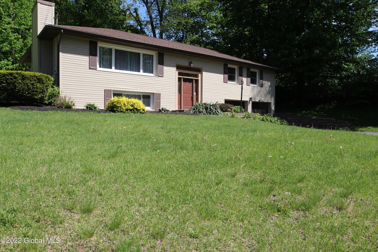 Foto principal - 73 Birchwood Ln