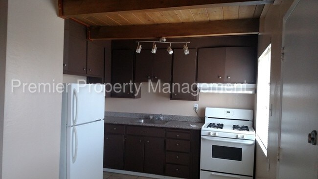 Foto del edificio - Sunny and bright 2BD/1BR apartment