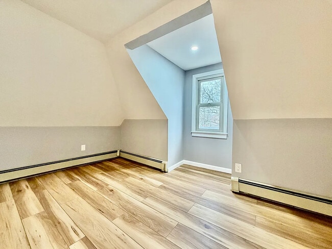 Foto del edificio - 33 Moulton Ave