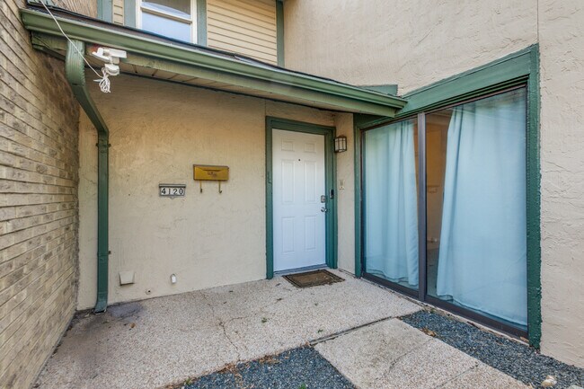 Building Photo - 4120 Towngate Blvd
