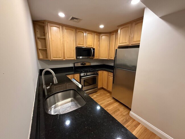 Building Photo - Mission Hill 3bed / 2bath on Calumet St available NOW $3600