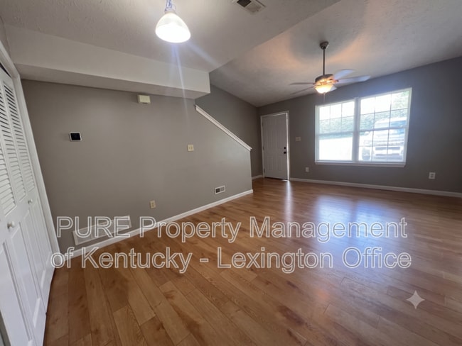 Building Photo - 1100 Horsemans Ln