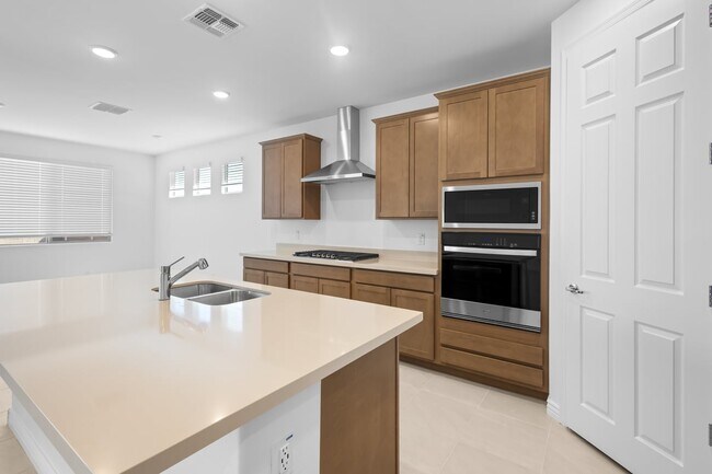 Building Photo - 14832 W Honeysuckle Dr