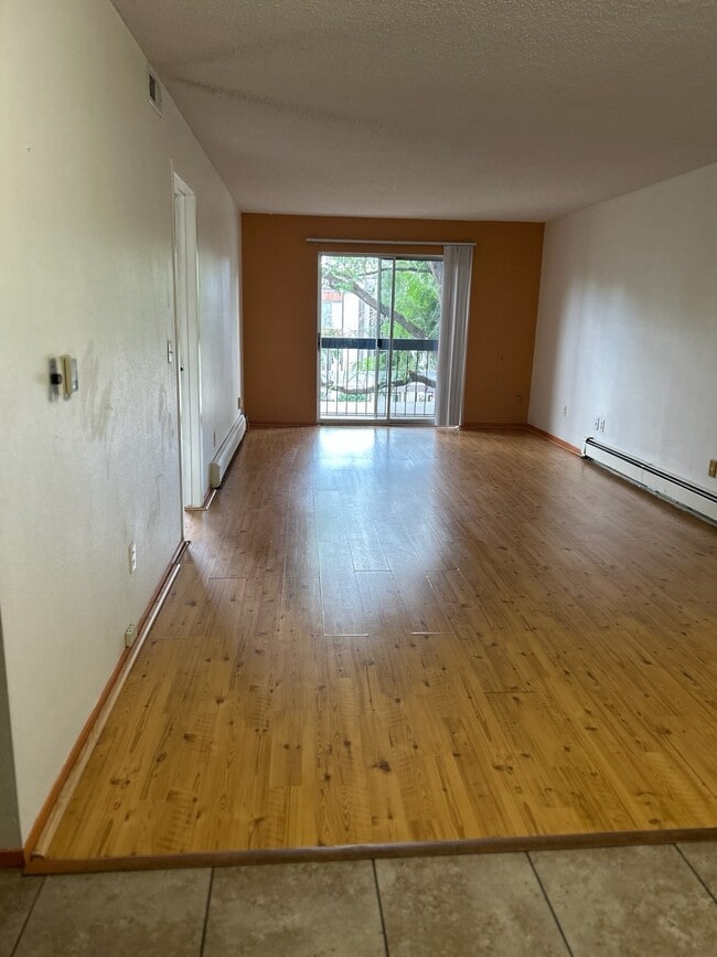 Building Photo - 3146 Lakeside Dr