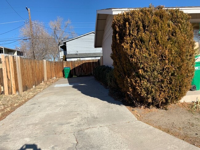 Building Photo - Rare 1 bedroom detached home with yard