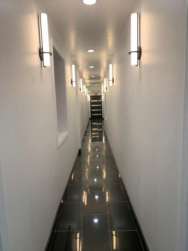 Foto del edificio - 3 Bedroom 1.5 Bath Apartment *Newly Renova...