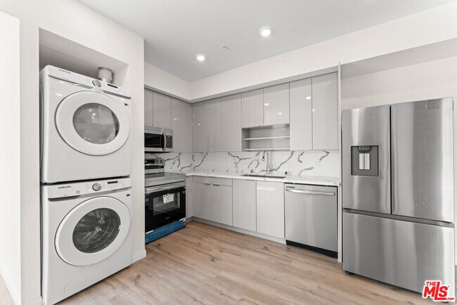 Building Photo - 3105 Bellevue Ave