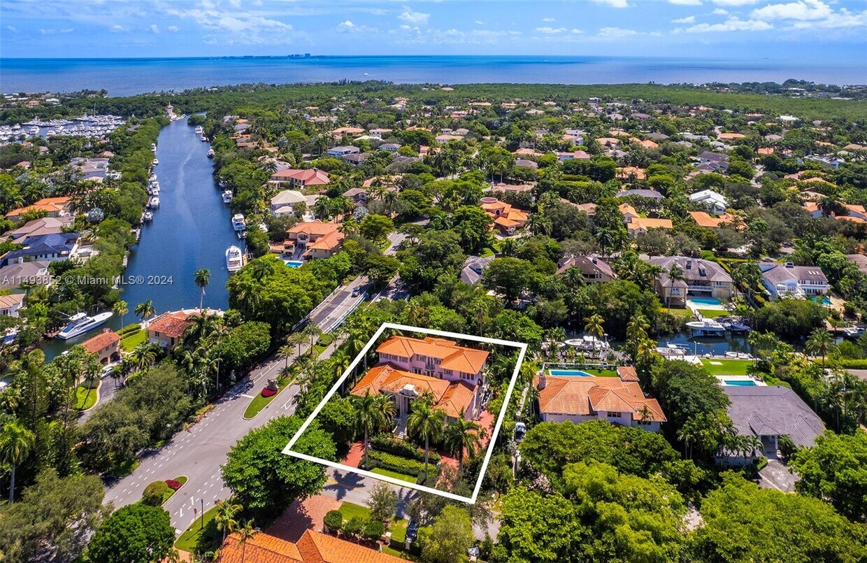 Foto principal - 7111 Los Pinos Blvd