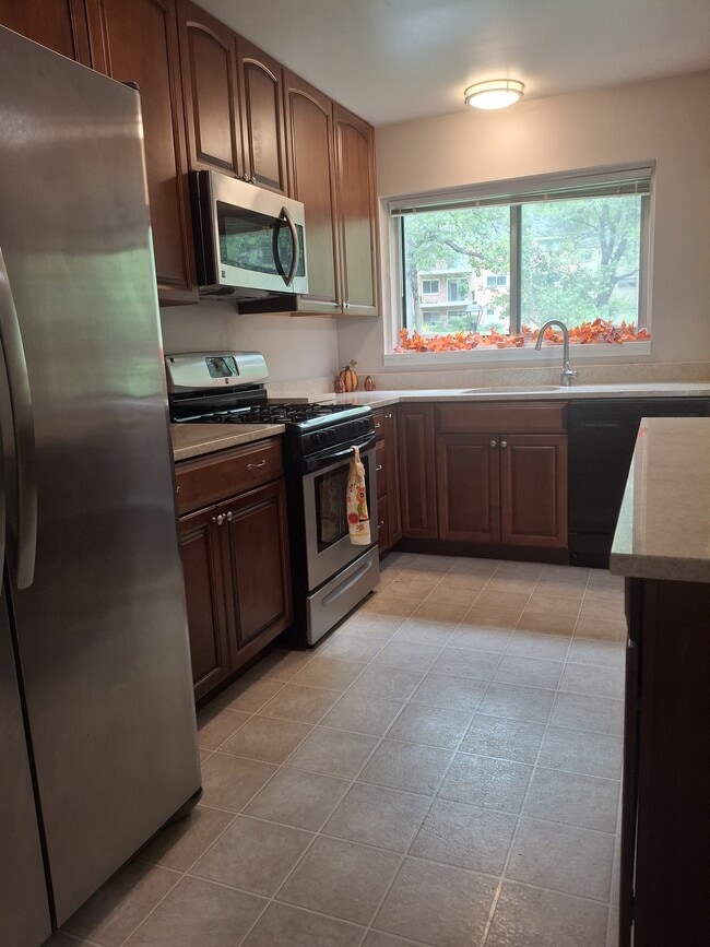 Photo - 10670 Weymouth St Apartment