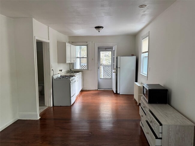 Building Photo - 364 Ashford Ave