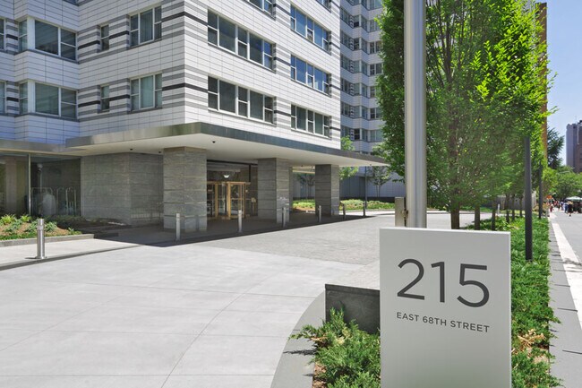 Foto del edificio - 215 E 68th St