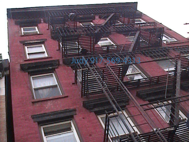 Foto del edificio - 217 E Houston St