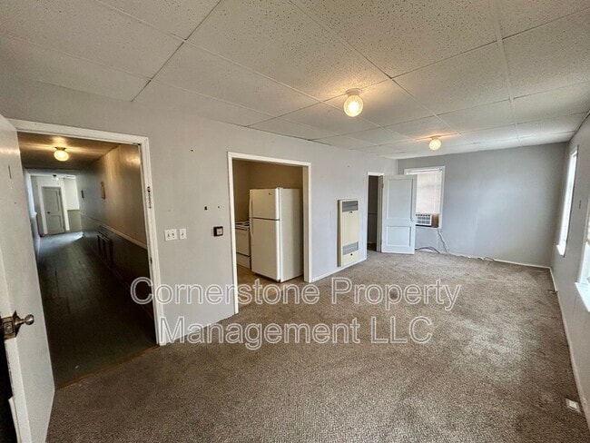 Building Photo - 617 E 4th St