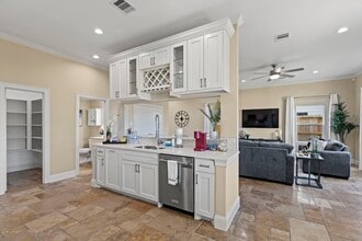 Building Photo - 2211 Silverbonnet St