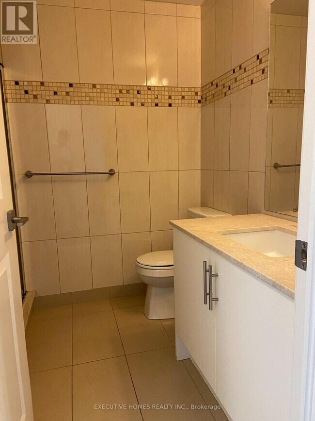 Photo du bâtiment - 23 Glebe Rd W