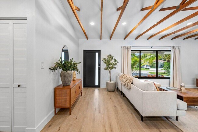 Foto del edificio - 739 NW 7th St