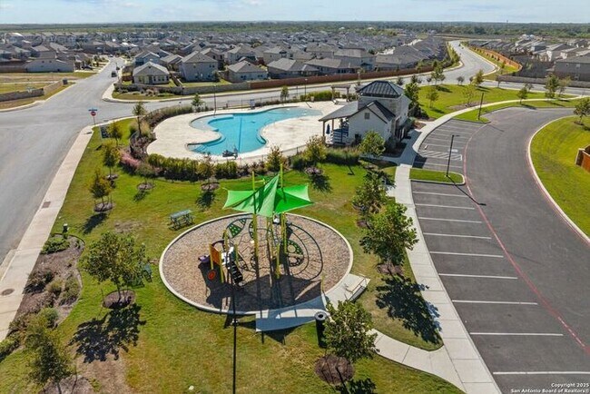 Foto del edificio - Beautiful and Spacious 4 Bedroom