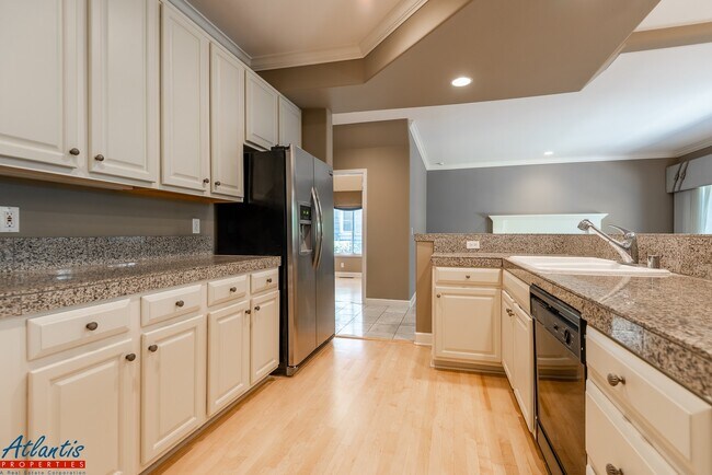 Foto del edificio - Gorgeous Townhouse | Hardwood Flooring | A/C