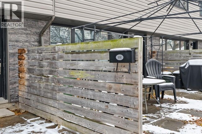 Building Photo - 250 Montmorency Dr