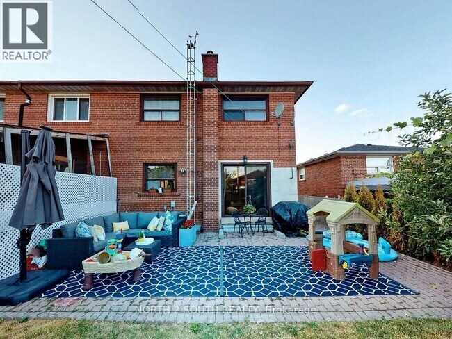 Building Photo - 96 Bamford Crescent