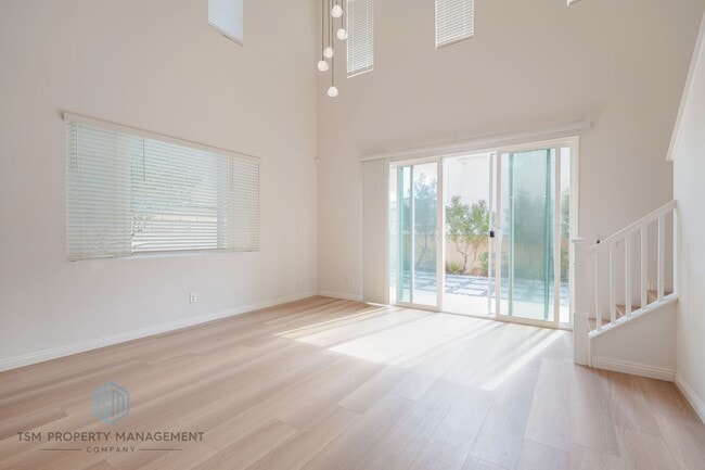 Foto del edificio - Beautifully Upgraded 2019-Built 4 Beds 3.5 Baths 2109 Sqft Home in Eastvale!