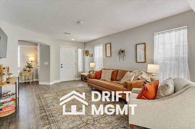 Foto del edificio - 184 E Rideout Hall Ln
