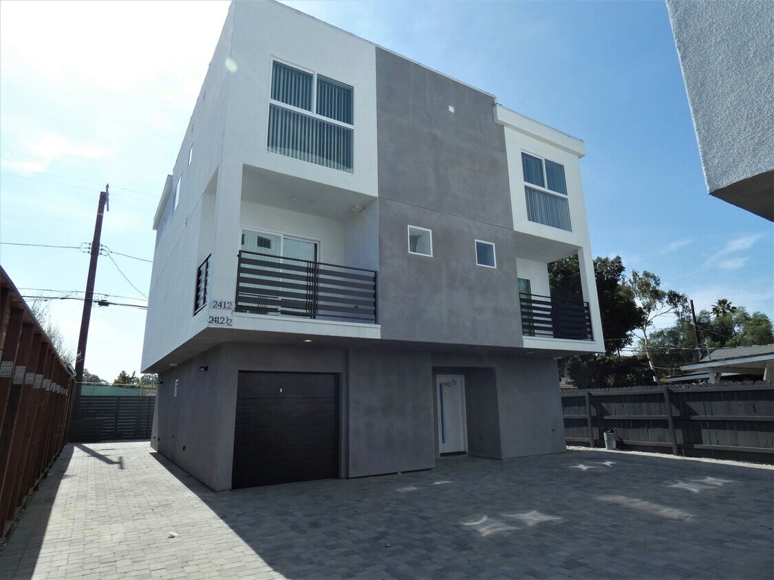 2410 Carmona Ave Unit 2410 1/2, Los Angeles, CA 90016 Room for Rent