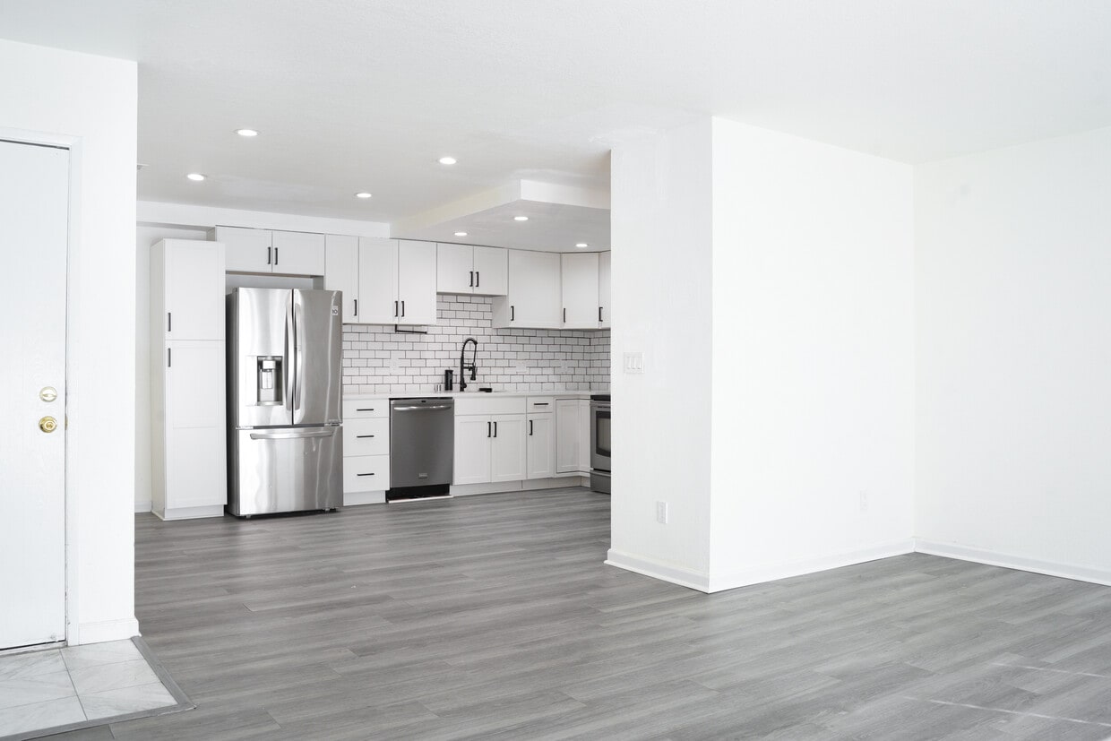 Photo - 3641 Clayton Rd (Concord, CA)