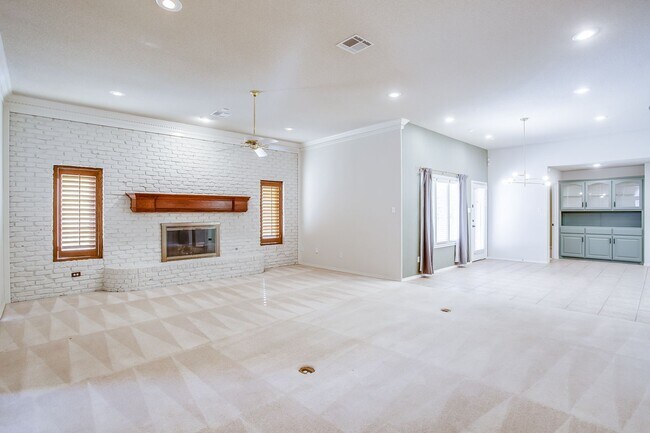 Foto del edificio - Beautiful and Spacious with Everything You...