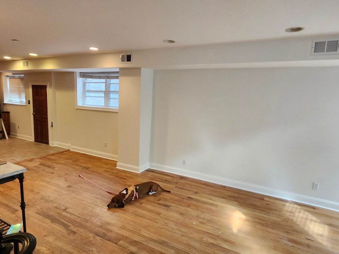 Building Photo - 733 Carpenter St