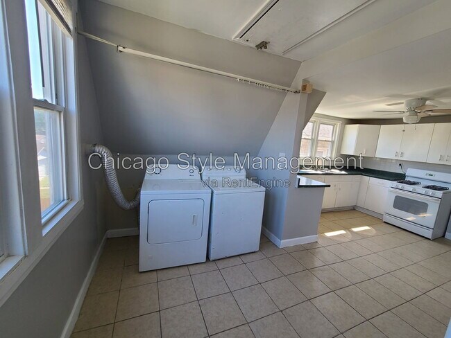 Foto del edificio - 6035 S Karlov Ave