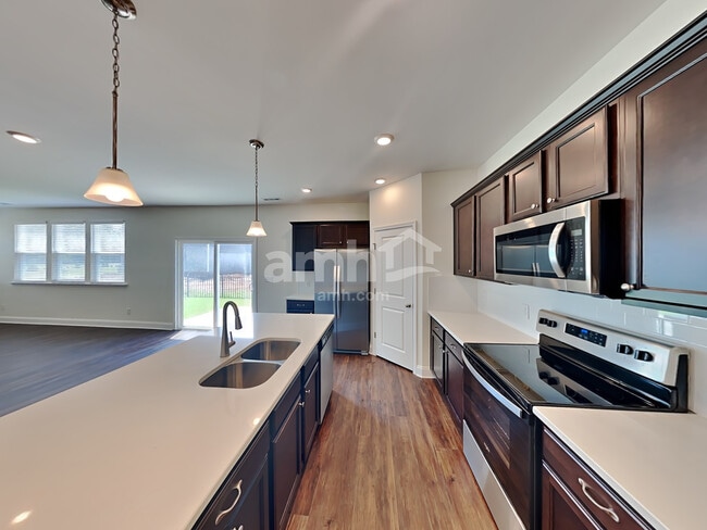 Building Photo - 5211 Valor Dr