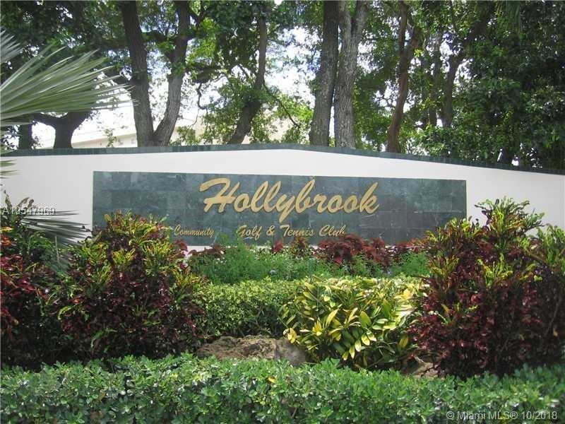 Primary Photo - 9410 N Hollybrook Lake Dr