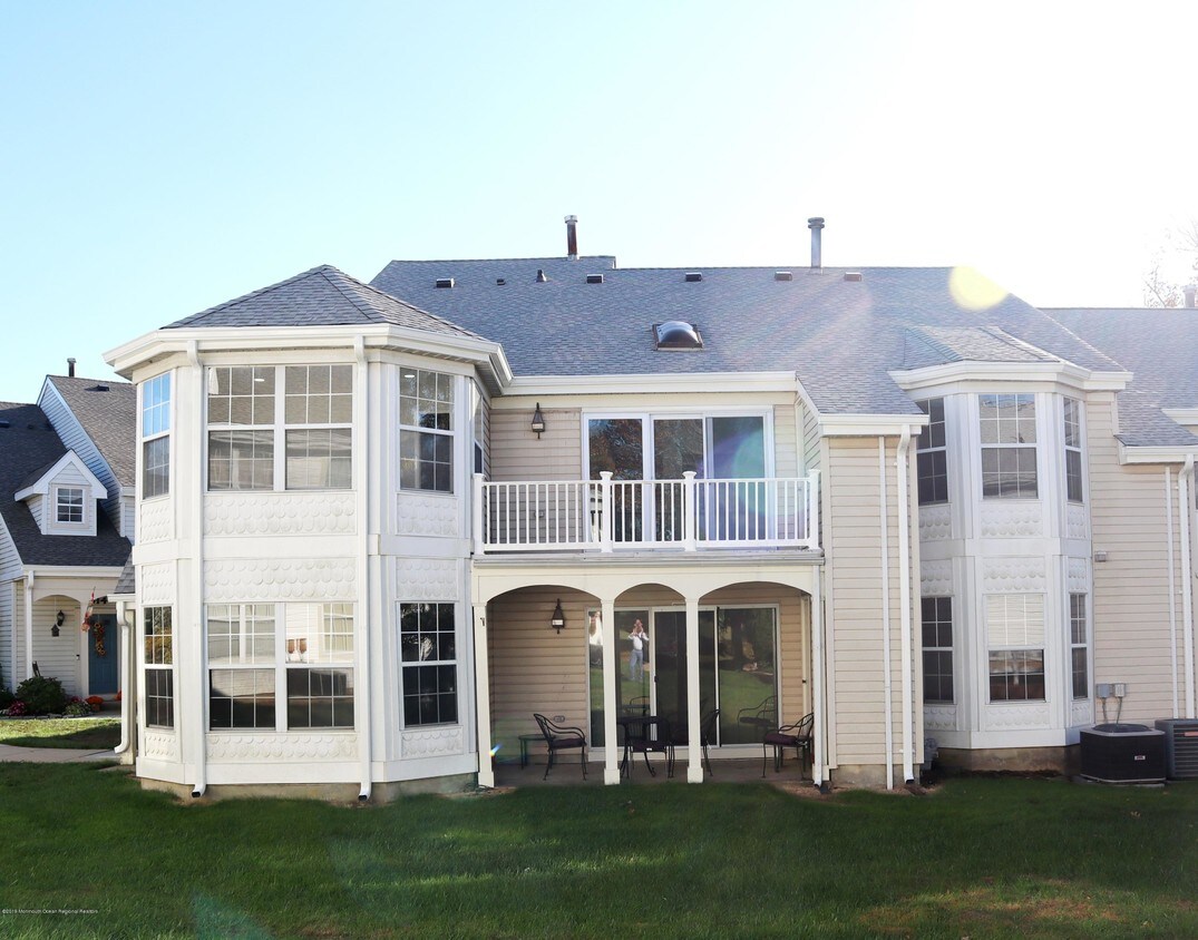Primary Photo - 36 Tulip Ln