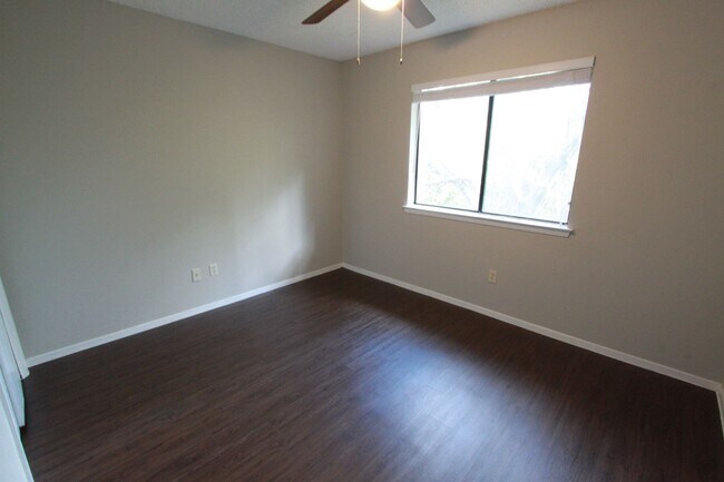 Foto del edificio - 11603 Poplar Cove