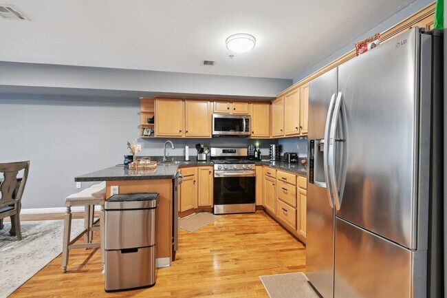 Building Photo - 505 Monroe St