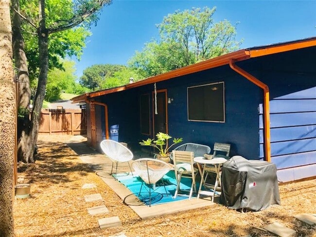 Building Photo - 3508 Southridge Dr
