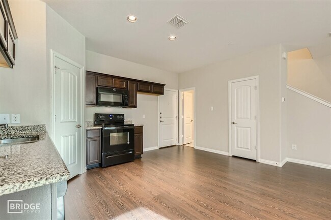 Foto del edificio - 1308 Lakecrest Ln