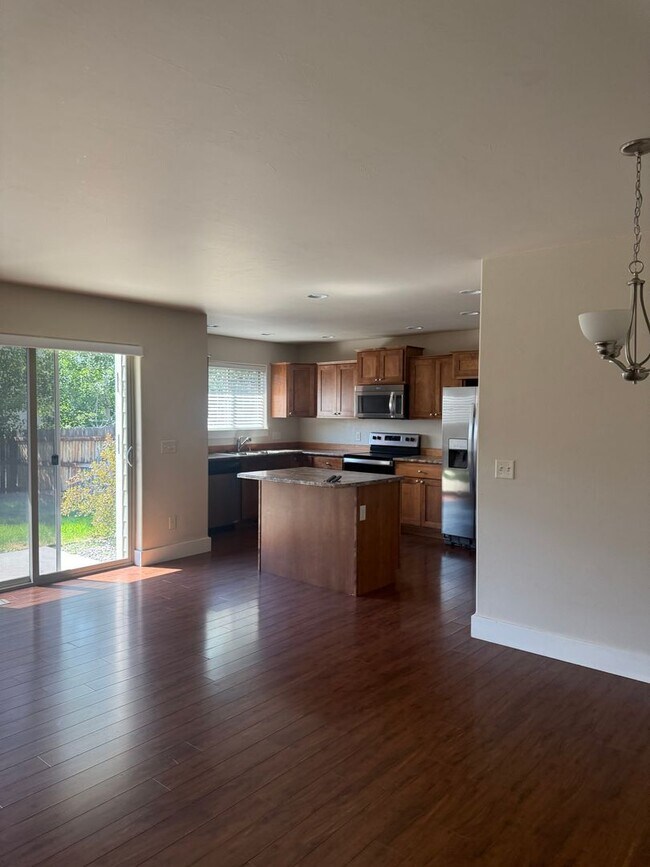 Foto del edificio - 1857 Buckrake Ave