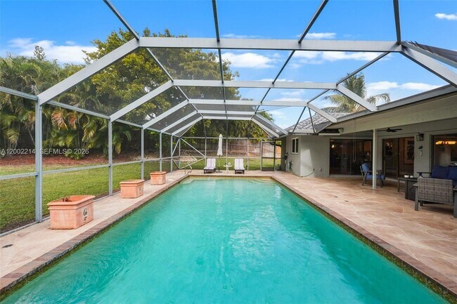 Foto del edificio - 6975 Bianchini Cir