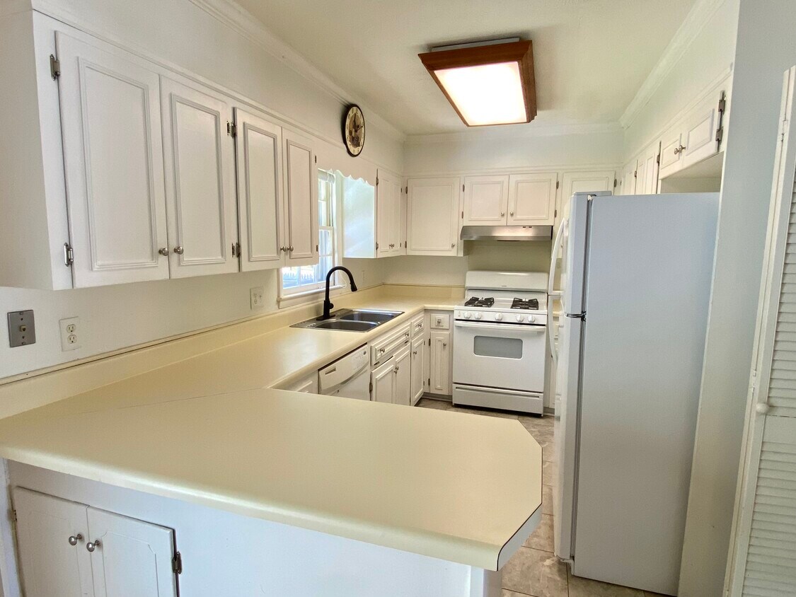 Kitchen - 6041 Elstree Pl