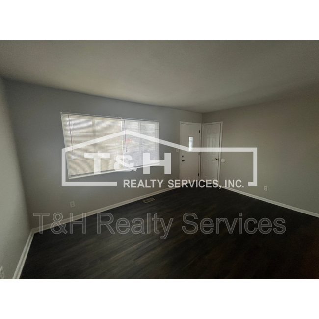 Foto del edificio - 7209 Mortwood Ave