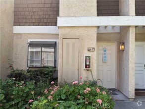Building Photo - 157 Pineview