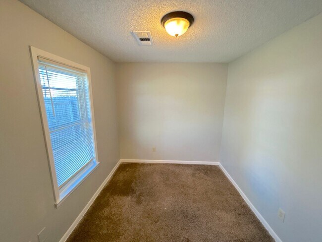 Foto del edificio - 6234 Midsummer Way