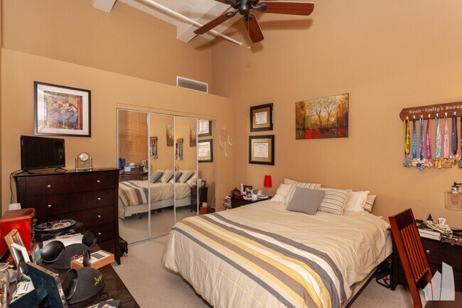 Foto del edificio - 420 S Clinton St