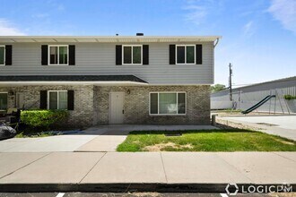 Building Photo - 4520 S 200 E