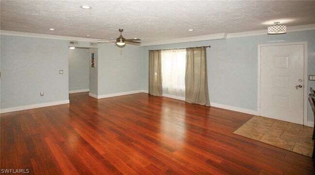 Building Photo - 1403 Davis Dr