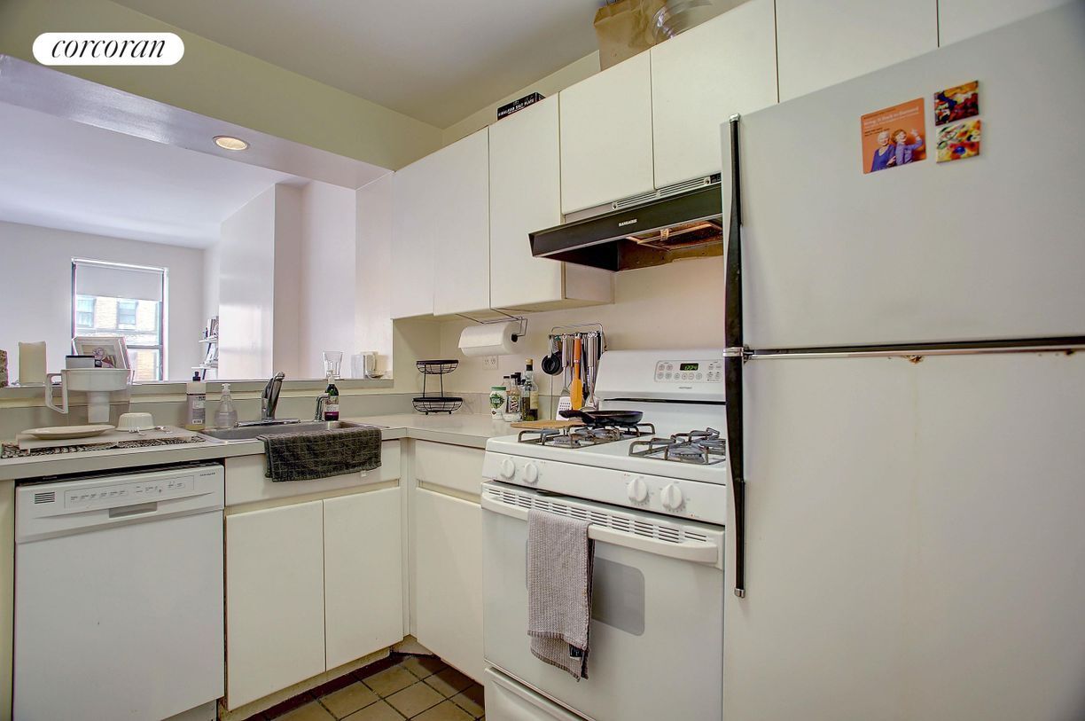 Building Photo - 423 Amsterdam Ave